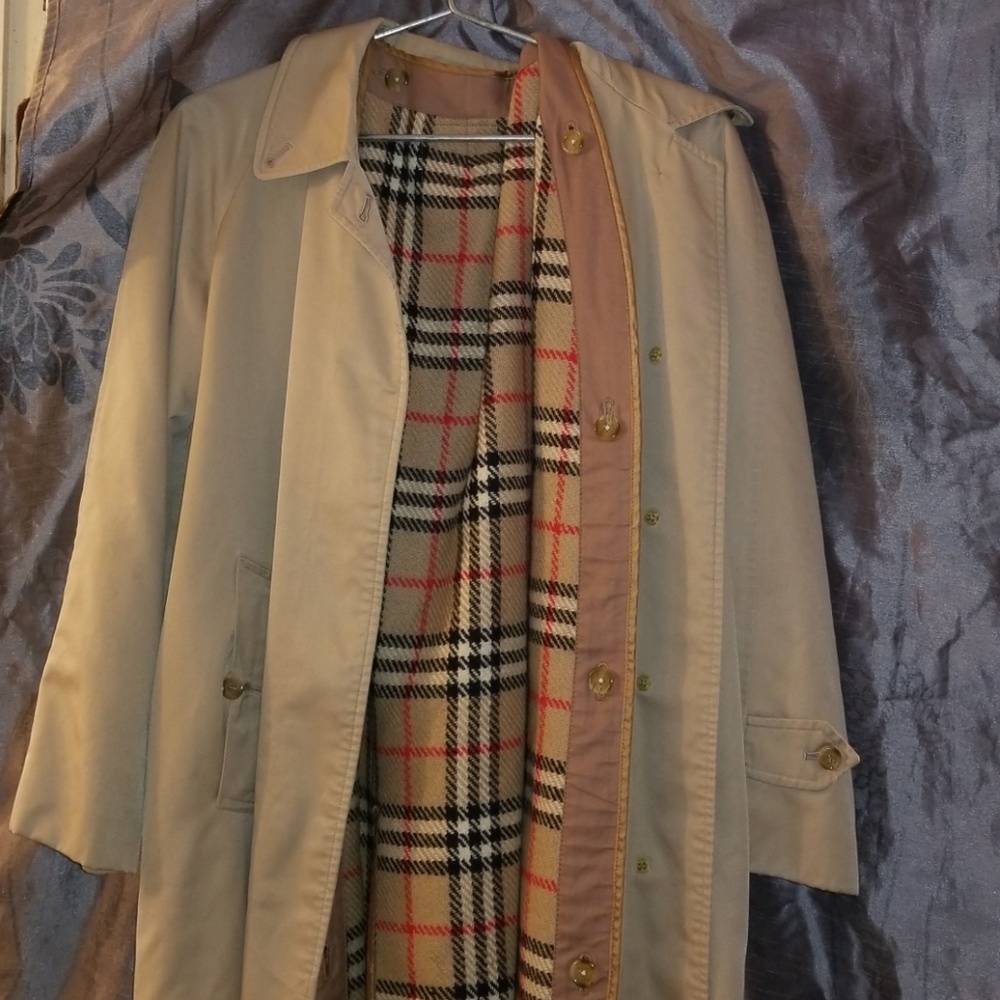 BURBERRY'S TRENCH COAT